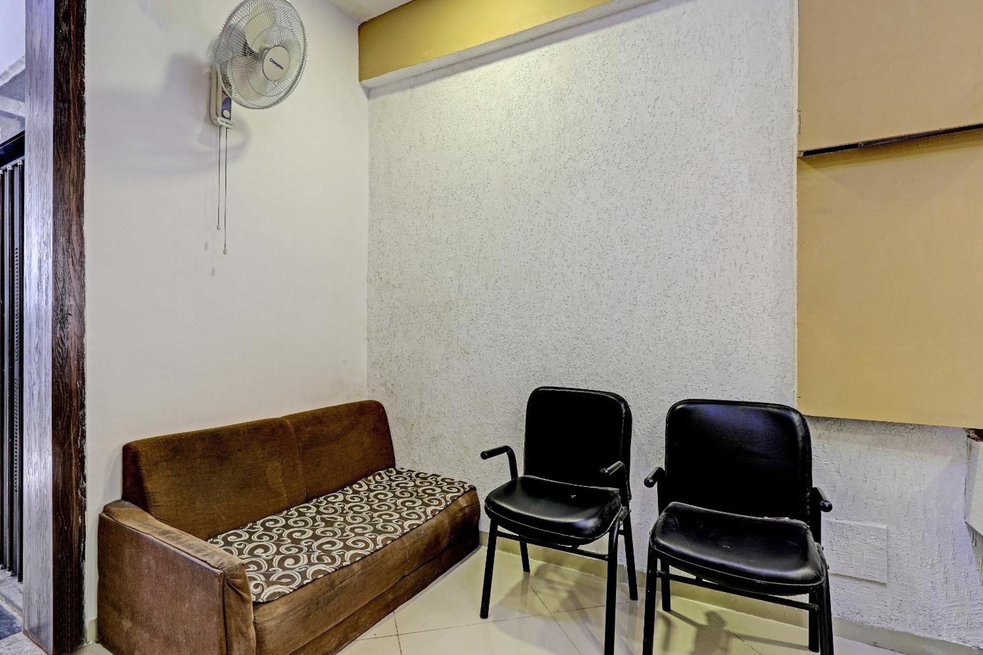 Oyo 11649 Hotel Mahima Gandhinagar Luaran gambar