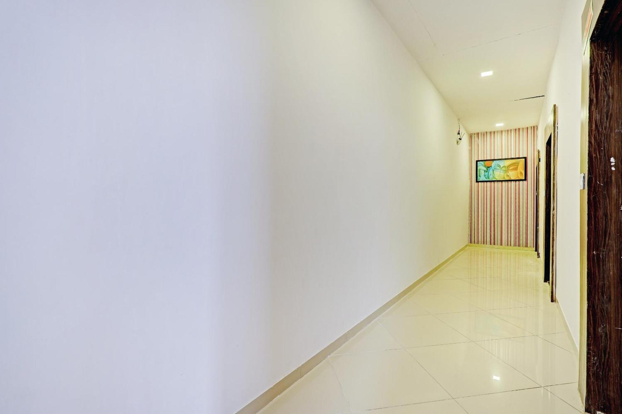 Oyo 11649 Hotel Mahima Gandhinagar Luaran gambar