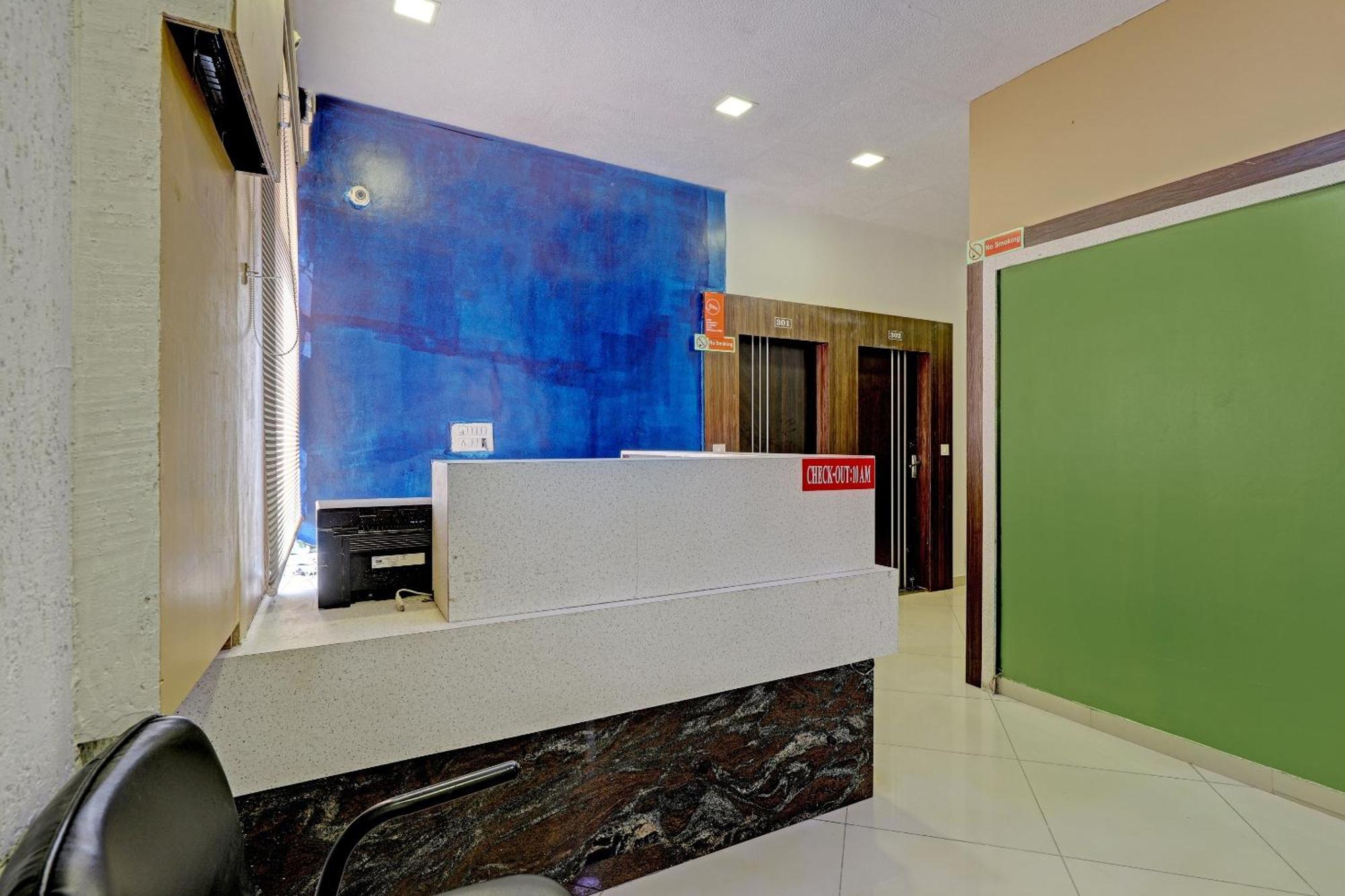 Oyo 11649 Hotel Mahima Gandhinagar Luaran gambar