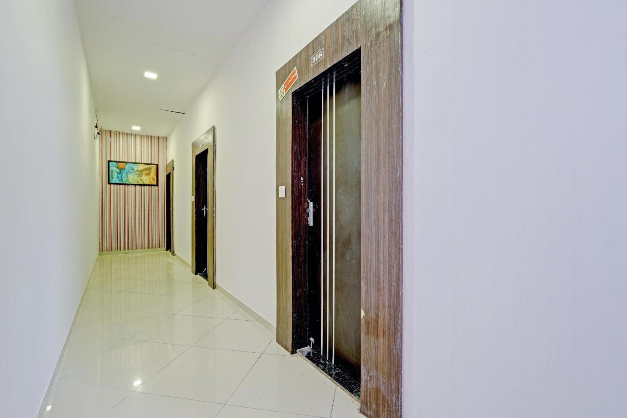 Oyo 11649 Hotel Mahima Gandhinagar Luaran gambar