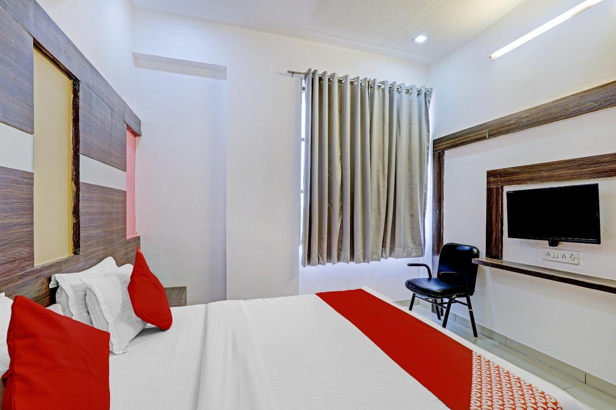 Oyo 11649 Hotel Mahima Gandhinagar Luaran gambar