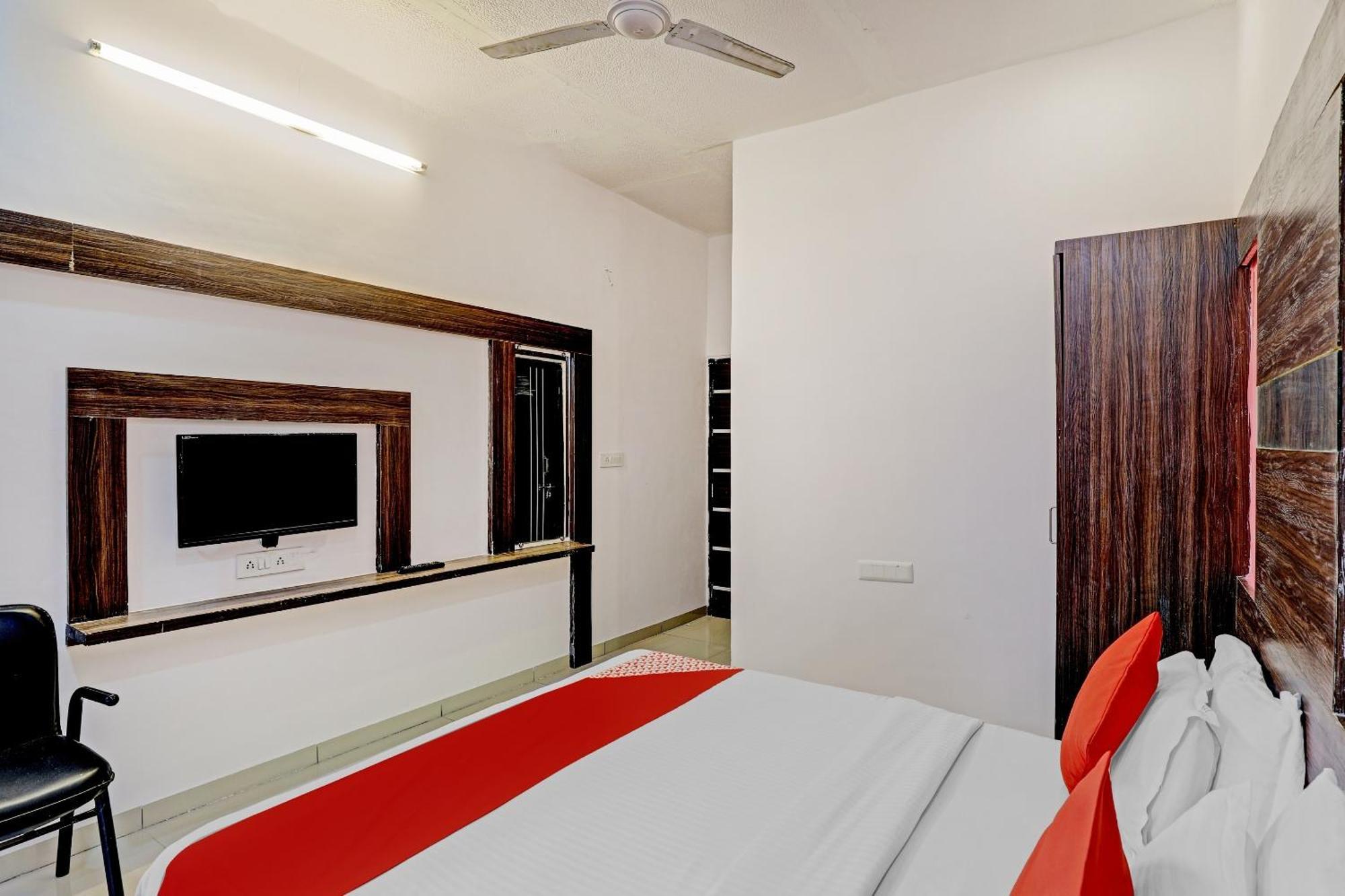 Oyo 11649 Hotel Mahima Gandhinagar Luaran gambar