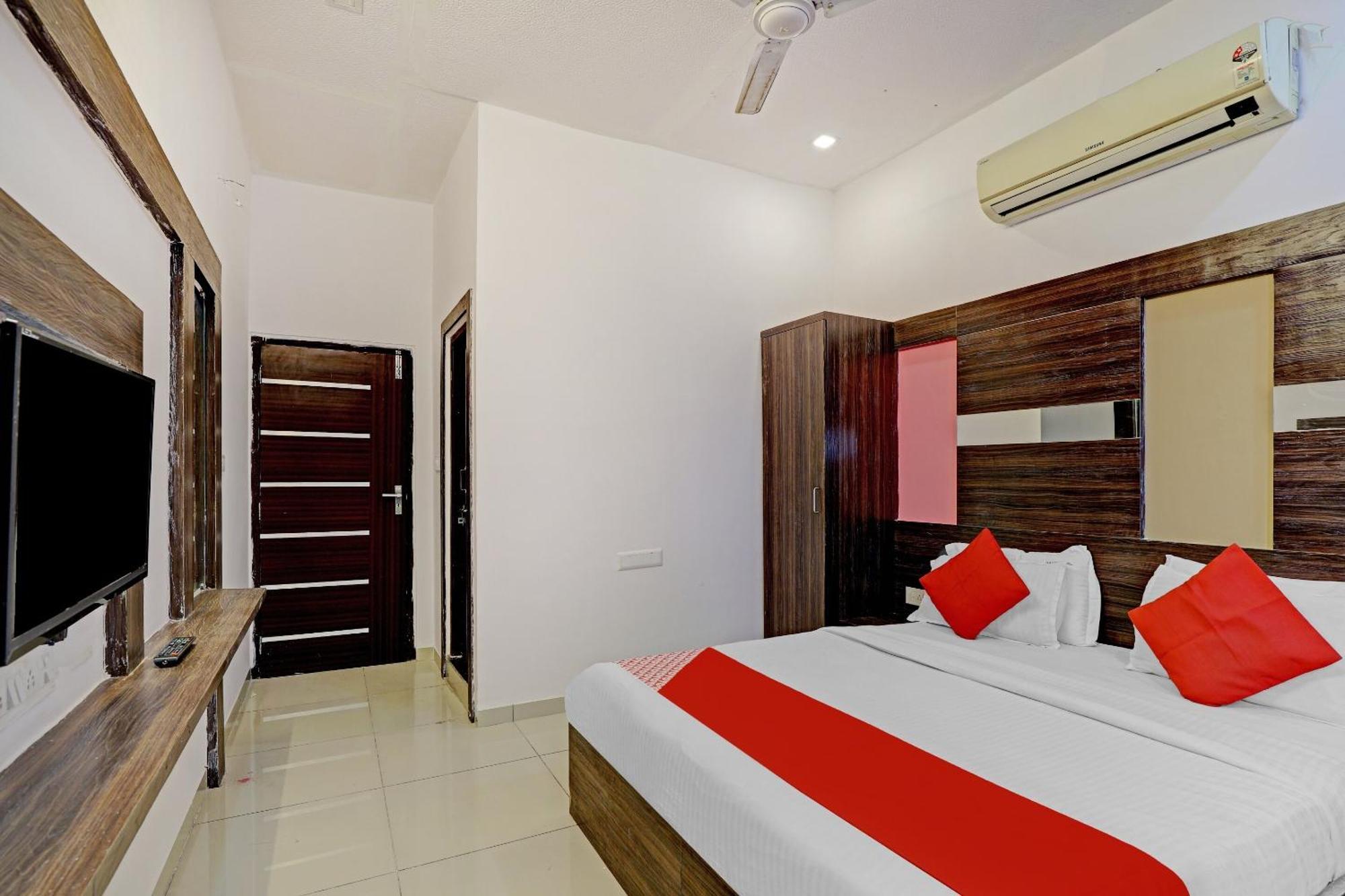 Oyo 11649 Hotel Mahima Gandhinagar Luaran gambar