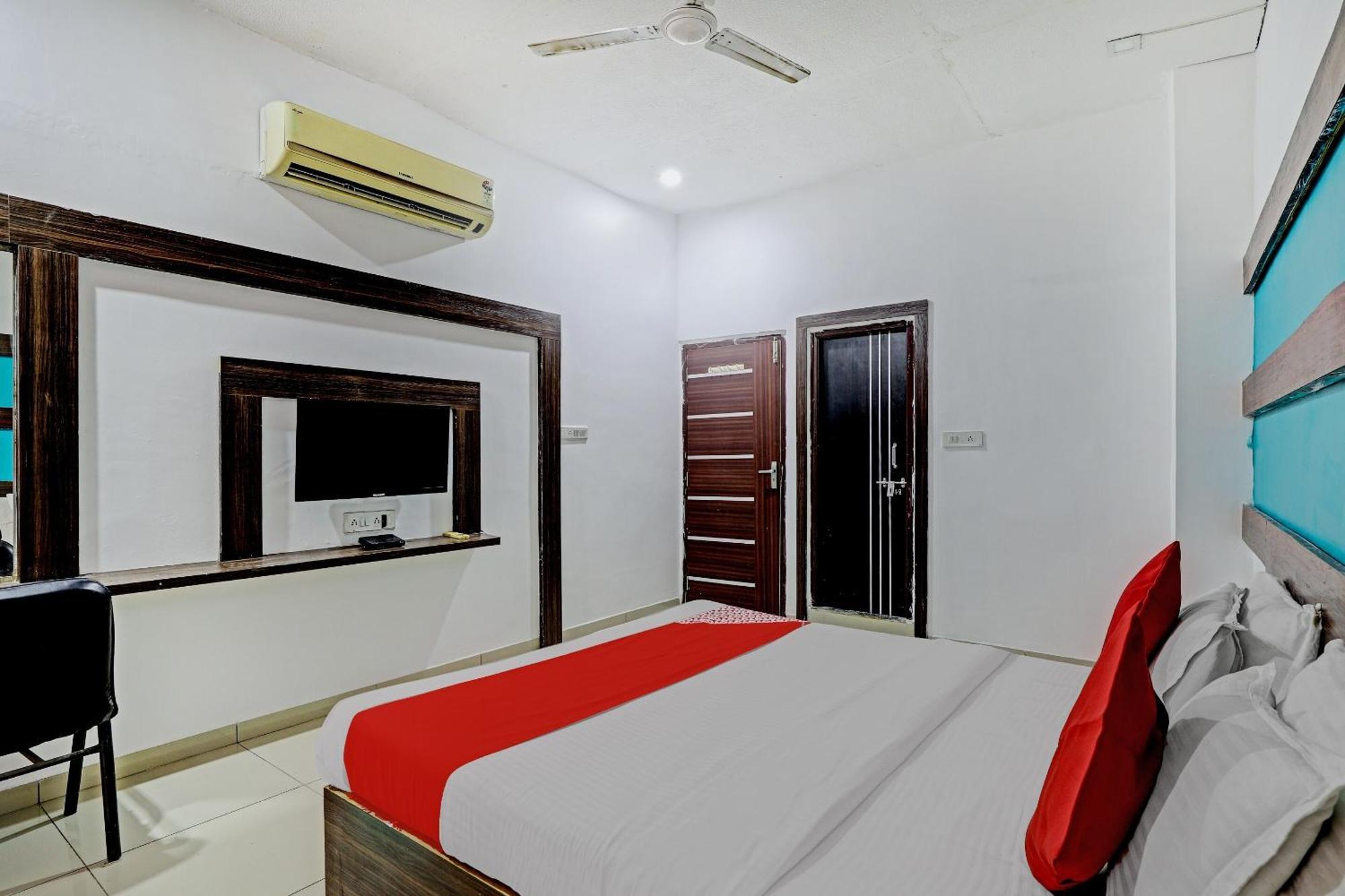 Oyo 11649 Hotel Mahima Gandhinagar Luaran gambar