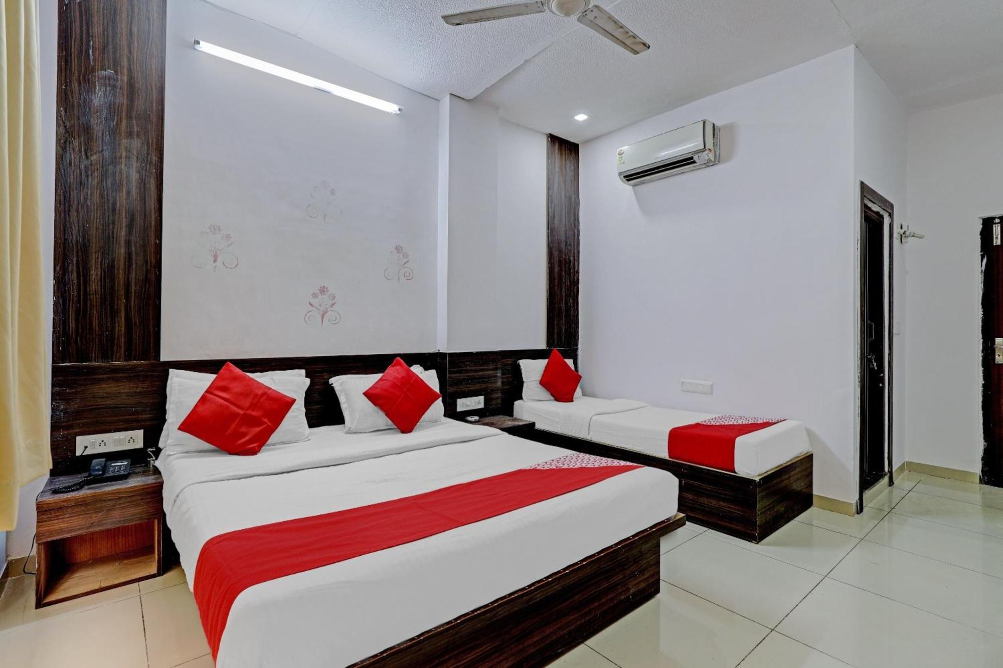 Oyo 11649 Hotel Mahima Gandhinagar Luaran gambar