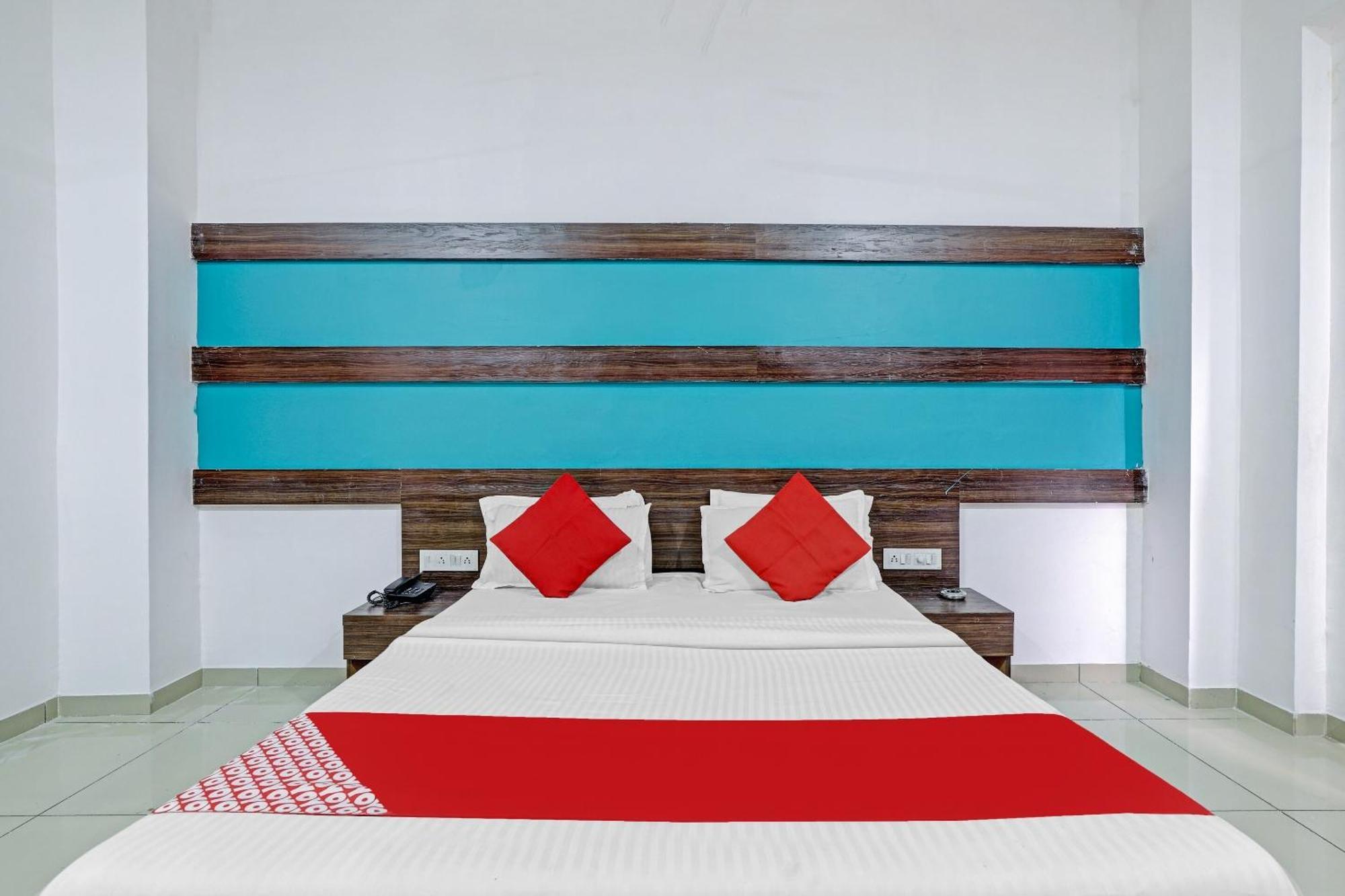 Oyo 11649 Hotel Mahima Gandhinagar Luaran gambar