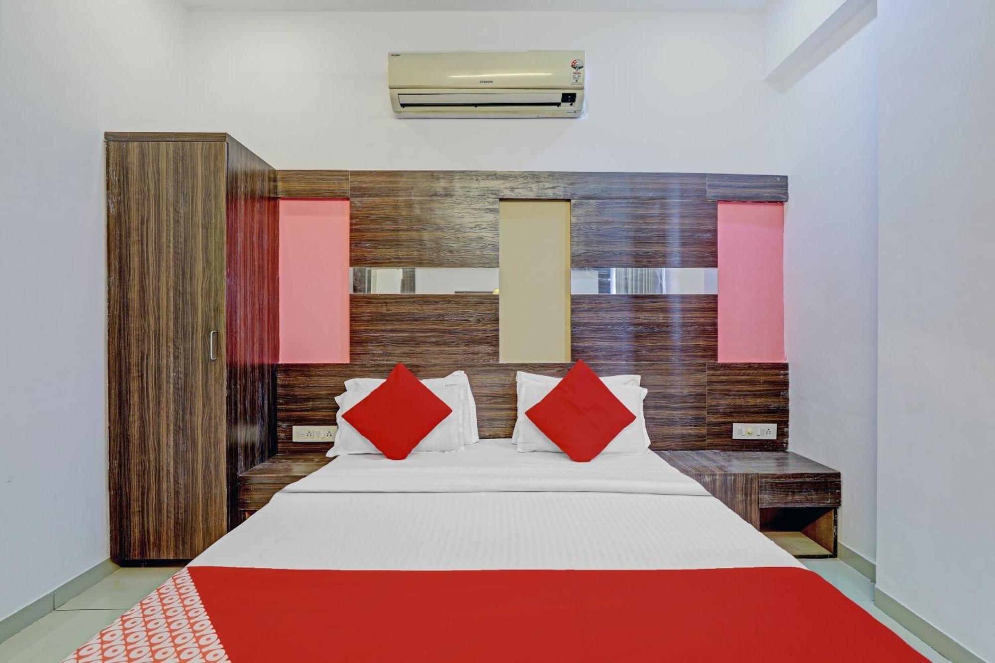 Oyo 11649 Hotel Mahima Gandhinagar Luaran gambar