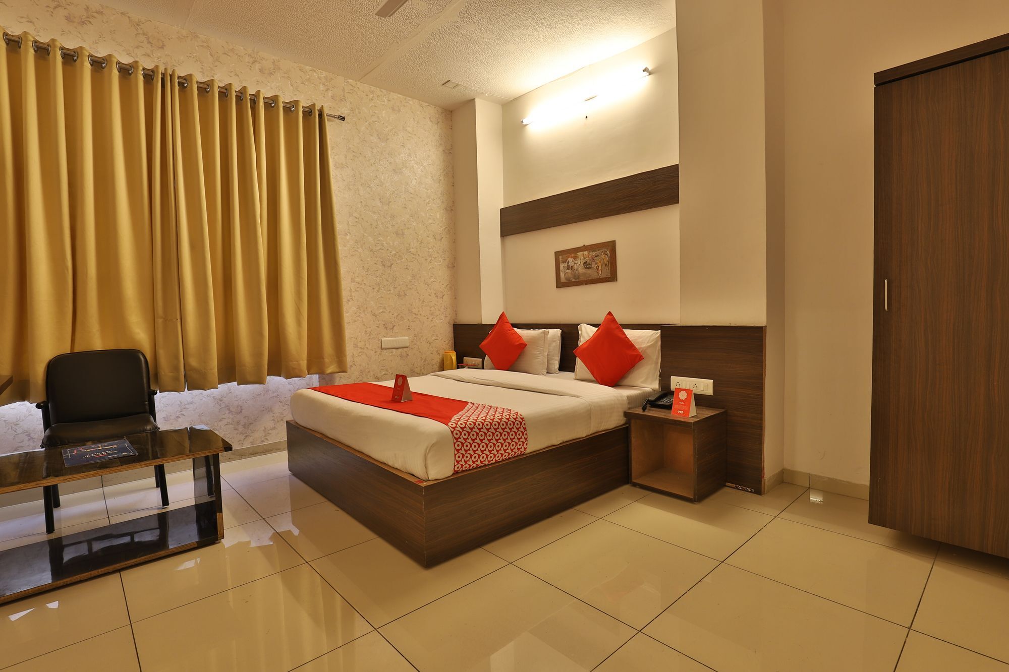 Oyo 11649 Hotel Mahima Gandhinagar Luaran gambar